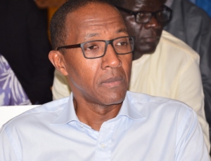 3ième mandat : Abdoul Mbaye accuse Macky Sall et ses hommes d’avoir volontairement oublié une disposition transitoire 3ième mandat : Abdoul Mbaye accuse Macky Sall et ses hommes d’avoir volontairement oublié une disposition transitoire