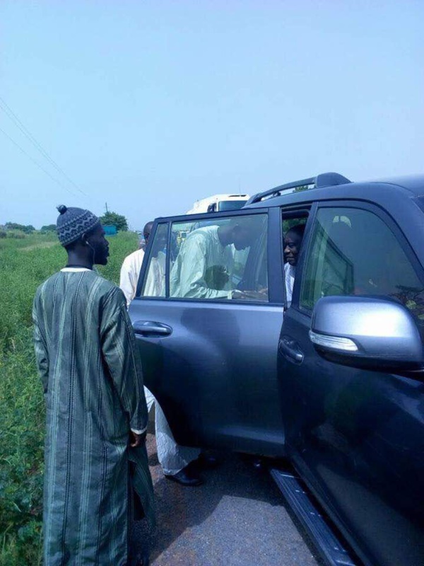 Idrissa Seck défie Macky - Le patron de Rewmi entame sa tournée nationale à Fatick (images) Idrissa Seck défie Macky - Le patron de Rewmi entame sa tournée nationale à Fatick (images)