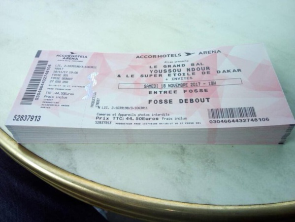 Bercy 2017 : Youssou Ndour dévoila les billets du Grand bal de Bercy Bercy 2017 : Youssou Ndour dévoila les billets du Grand bal de Bercy