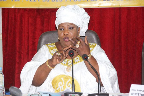 Aminata Mbengue Ndiaye : « Le vol de bétail fait perdre plus de 2 milliards de francs Cfa par an » Aminata Mbengue Ndiaye : « Le vol de bétail fait perdre plus de 2 milliards de francs Cfa par an »