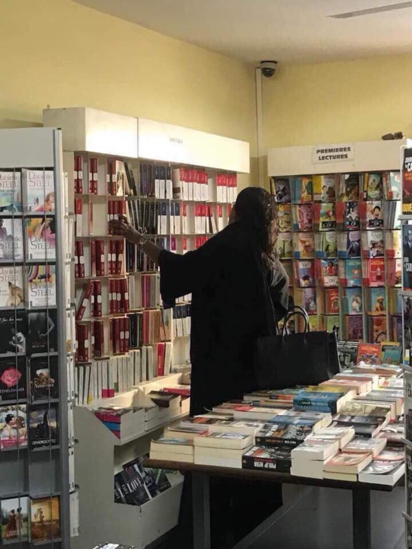 Première Dame à la bibliothèque