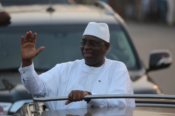 Le Pr Macky Sall accueilli en grande pompe à Touba (IMAGES)