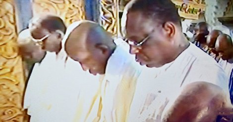 Visite à Touba : Macky effectue sa prière du vendredi à la grande mosquée Visite à Touba : Macky effectue sa prière du vendredi à la grande mosquée