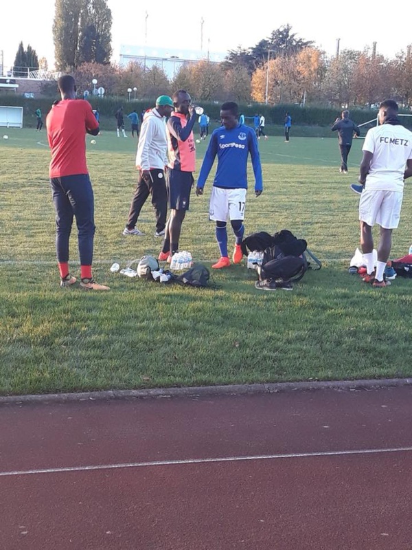 Photos: Les Lions s’entraînent avec leur maillot de clubs