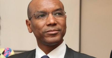 Rien n'est de trop pour plaire à Macky- Mountaga Sy , le Dg de l'Apix commande une chanson vantant le Pr Rien n'est de trop pour plaire à Macky- Mountaga Sy , le Dg de l'Apix commande une chanson vantant le Pr
