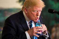 Donald Trump, la bouteille d'eau et la revanche de Marco Rubio