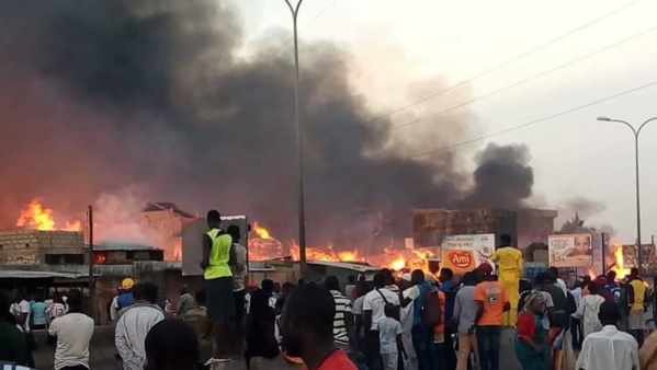 Dakar: un violent incendie provoque une coupure générale d'électricité