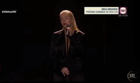 L'émouvante performance de Christina Aguilera en hommage à Whitney Houston