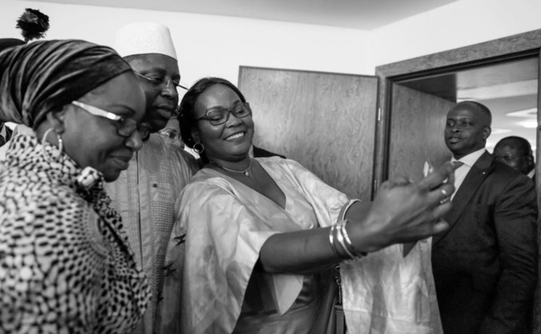 Macky Sall, un adepte des selfies Macky Sall, un adepte des selfies