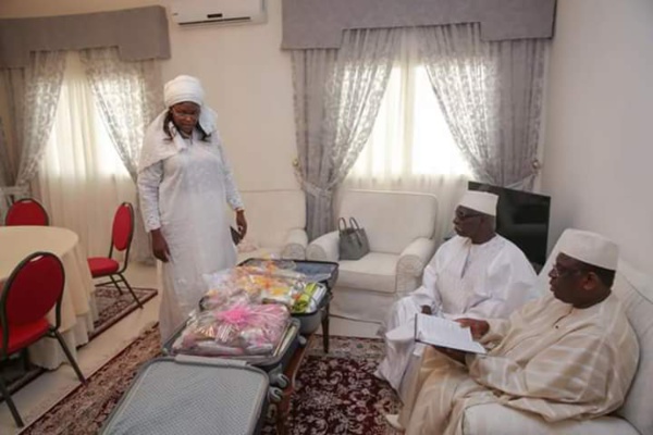 Ce que l'on sait du 2ème jour du séjour du Pr Macky à Tivaouane Ce que l'on sait du 2ème jour du séjour du Pr Macky à Tivaouane