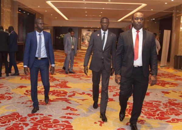 Forum des Investisseurs dans la Ville YIWU le Ministre Pape Ndong le PDG de Crestone Tirera Soura et Thiaye diaby Manager Général de Crestone