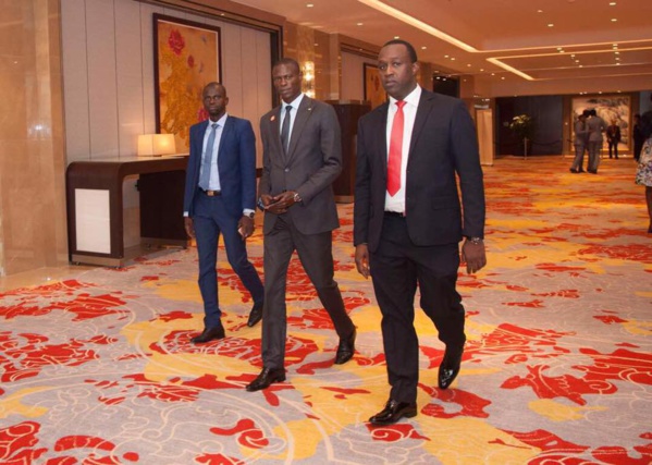 Forum des Investisseurs dans la Ville YIWU le Ministre Pape Ndong le PDG de Crestone Tirera Soura et Thiaye diaby Manager Général de Crestone