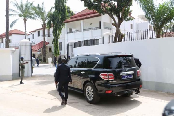 Le Pr Barrow emménage enfin à Banjul!
