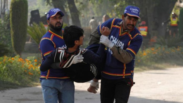 Pakistan: 9 morts et des dizaines de blessés dans une école Pakistan: 9 morts et des dizaines de blessés dans une école