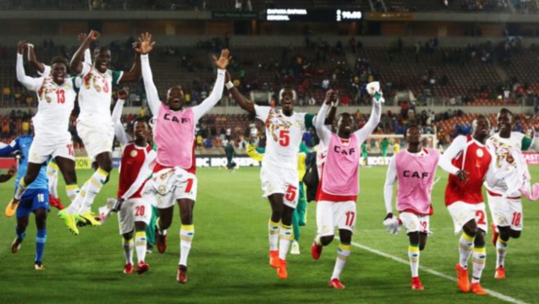 La Caf remet 300 millions Fcfa aux africains mondialistes La Caf remet 300 millions Fcfa aux africains mondialistes