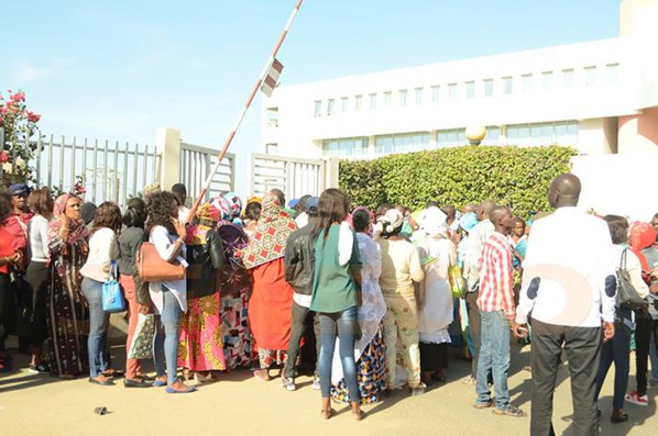 (8 photos) – Grande mobilisation des partisans de Khalifa Sall au tribunal…