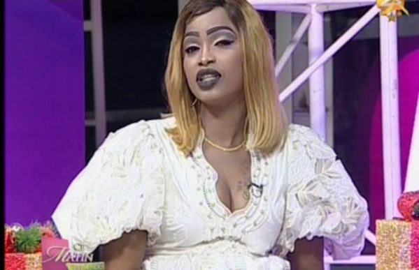 Mbathio s’énerve contre Pape Sidy Fall lorsqu’il évoque ses photos polémiques Mbathio s’énerve contre Pape Sidy Fall lorsqu’il évoque ses photos polémiques