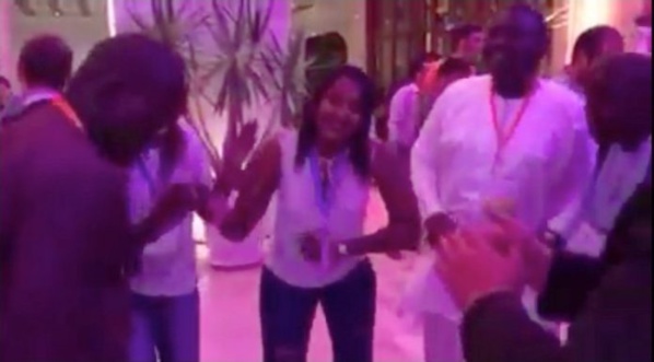 Youssou Ndour fait danser La nouvelle femme du ministre Mame Mbaye Niang