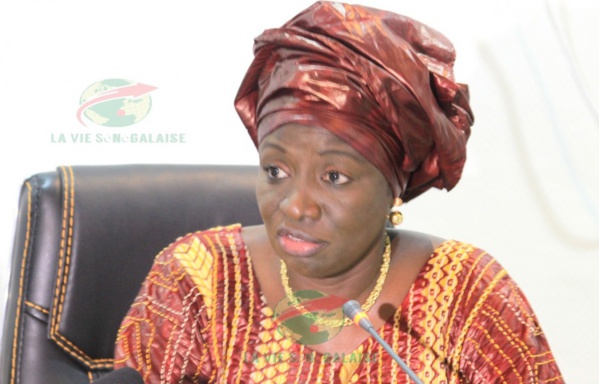 Aminata Touré a bouffé des sous de la Caisse d'avance Aminata Touré a bouffé des sous de la Caisse d'avance