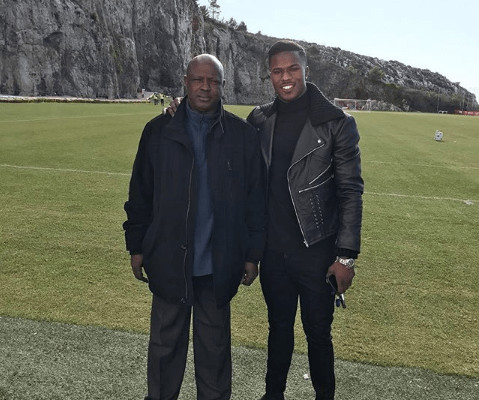 Diao Baldé Keita très complice avec son père Mamadou ! Diao Baldé Keita très complice avec son père Mamadou !