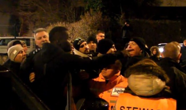 Kara Mbodj s’insulte avec des supporters Kara Mbodj s’insulte avec des supporters