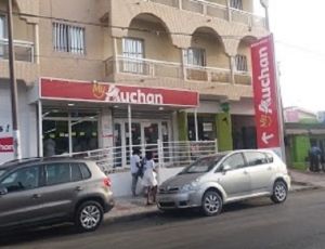 Cinq arrestations à l’ouverture d’Auchan à Mbour