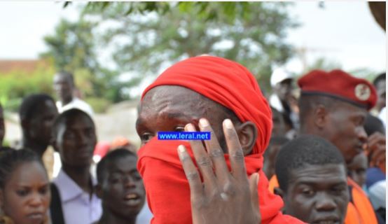 Des brassards rouges attendent Macky Sall à Kolda