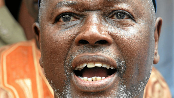 Alioune Tine sur la nomination de Yakham Mbaye: «Les politiciens sont en train de prendre la place des gens compétents.» Alioune Tine sur la nomination de Yakham Mbaye: «Les politiciens sont en train de prendre la place des gens compétents.»