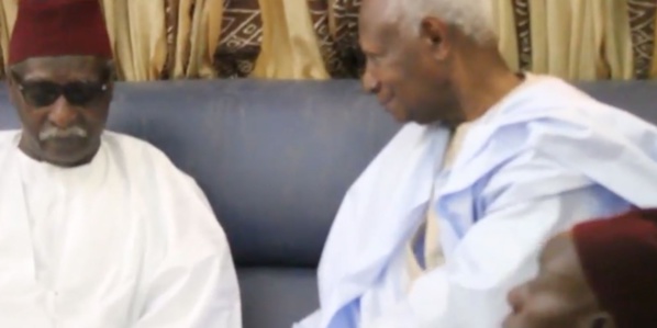 Abdou Diouf à Serigne Mbaye Sy Mansour : " je vous confie Macky Sall" Abdou Diouf à Serigne Mbaye Sy Mansour : " je vous confie Macky Sall"