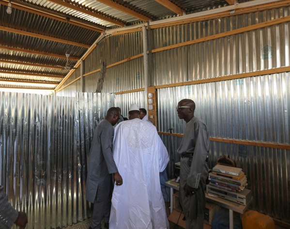 Macky au mausolée de Serigne Sidy Mokhtar