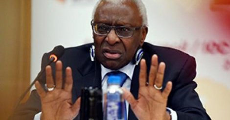 Lamine Diack reste en France