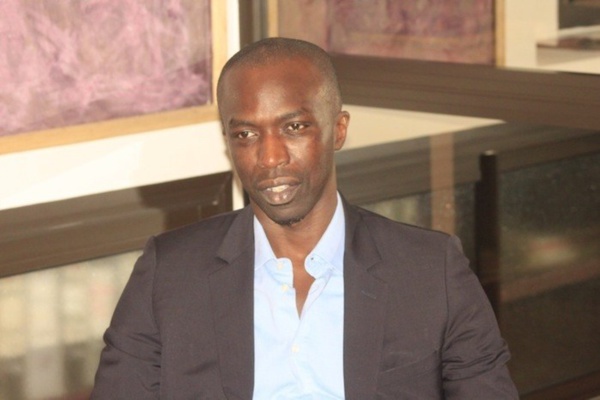 Abdou Sy dément son frère : "Serigne Moustapha Sy khamoul Serigne Cheikh. Dou souniou Serigne, dou souniou kilifa. Il doit arrêter les trafics d'influence" Abdou Sy dément son frère : "Serigne Moustapha Sy khamoul Serigne Cheikh. Dou souniou Serigne, dou souniou kilifa. Il doit arrêter les trafics d'influence"