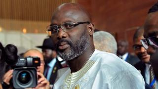 Liberia: le président Weah va réduire son salaire de 25%