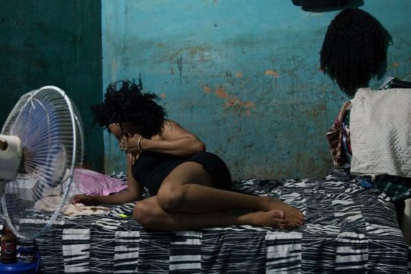 PROSTITUTION CLANDESTINE : Un marché nocturne du sexe bien organisé fait feu et flamme à Kaolack PROSTITUTION CLANDESTINE : Un marché nocturne du sexe bien organisé fait feu et flamme à Kaolack