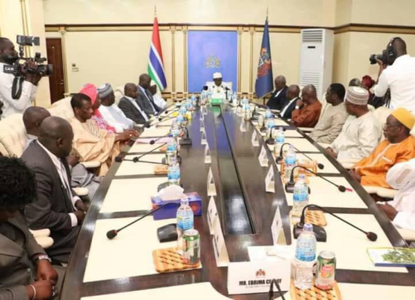 Après avoir prêté serment, les mots du désormais Vice-Président de la Gambie (IMAGES EXCLUSIVES DAKARPOSTE) Après avoir prêté serment, les mots du désormais Vice-Président de la Gambie (IMAGES EXCLUSIVES DAKARPOSTE)