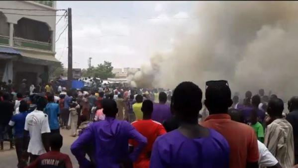 Urgent – (Vidéo + photos): Un incendie déclaré au marché Ocas, Touba…