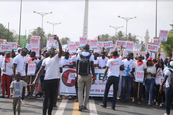 Les premières images de la manif de l'opposition Les premières images de la manif de l'opposition