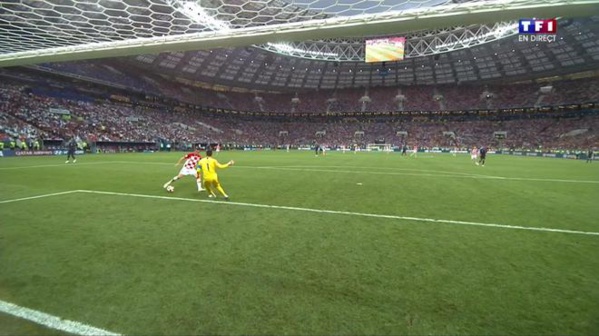 France-Croatie (4-2) : Mandzukic réduit le score après une grosse bourde de Lloris France-Croatie (4-2) : Mandzukic réduit le score après une grosse bourde de Lloris