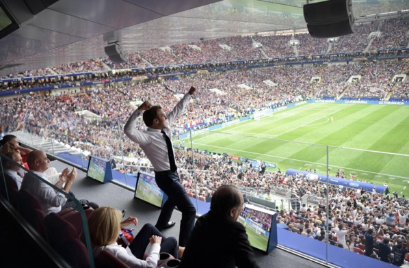 Arrêt sur image: Macron se... "lâche" !