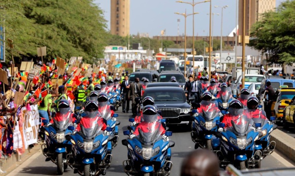Les images de l'arrivée du Pr Chinois XI Jinping Les images de l'arrivée du Pr Chinois XI Jinping
