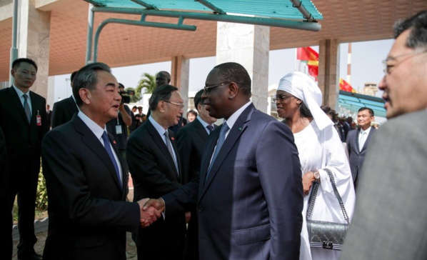 Les images de l'arrivée du Pr Chinois XI Jinping Les images de l'arrivée du Pr Chinois XI Jinping