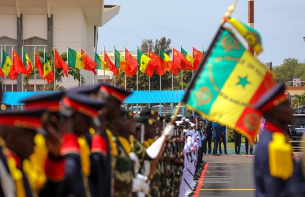 Les images de l'arrivée du Pr Chinois XI Jinping Les images de l'arrivée du Pr Chinois XI Jinping