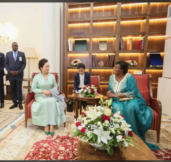 Quand Marième Faye Sall joue de la Kora pour... Quand Marième Faye Sall joue de la Kora pour...