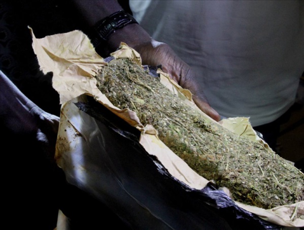 KANEL : Saisie d'un sac contenant 6,5 kg de chanvre indien KANEL : Saisie d'un sac contenant 6,5 kg de chanvre indien