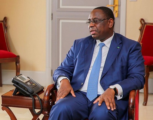 Le Pr Sall a recu une délégation de la communauté Niassène Le Pr Sall a recu une délégation de la communauté Niassène