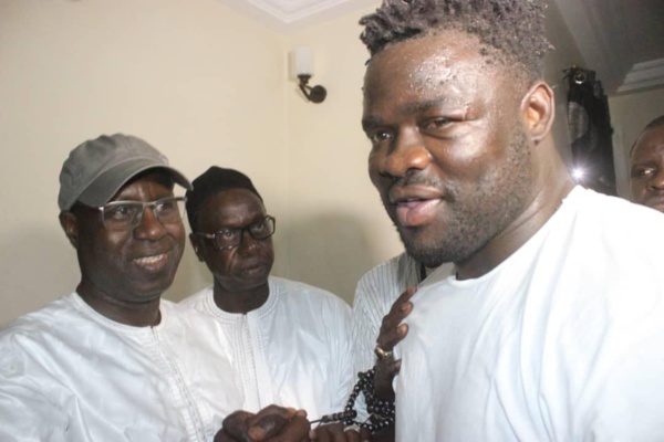 Eumeu Sène très reconnaissant envers son ami Abdou Karim Sall  Eumeu Sène très reconnaissant envers son ami Abdou Karim Sall