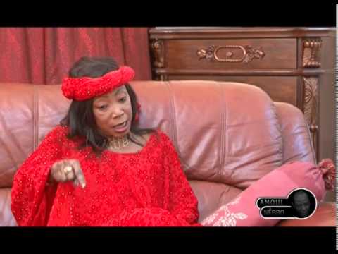 Fakastalou – Ndèye Seynabou Ndour a failli tomber devant Macky Sall Fakastalou – Ndèye Seynabou Ndour a failli tomber devant Macky Sall