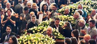 L'Italie dit adieu aux victimes du pont effondré à Gênes L'Italie dit adieu aux victimes du pont effondré à Gênes