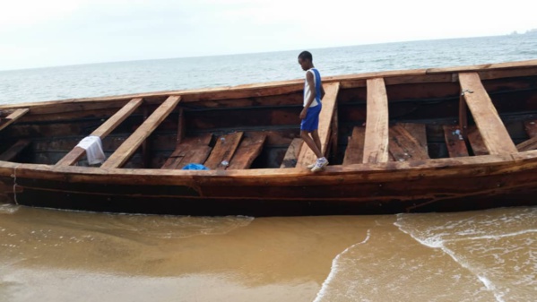 Immigration clandestine : Une pirogue de migrants échoue à la Porte du Millénaire Immigration clandestine : Une pirogue de migrants échoue à la Porte du Millénaire