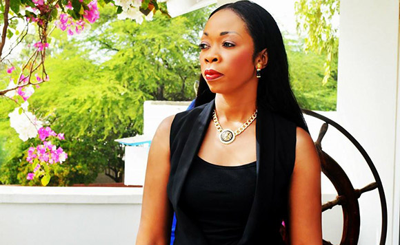 Aby Ndour : "Quand j'étais petite, je disais à tout le monde que c'est Abdou Diouf, mon mari" Aby Ndour : "Quand j'étais petite, je disais à tout le monde que c'est Abdou Diouf, mon mari"